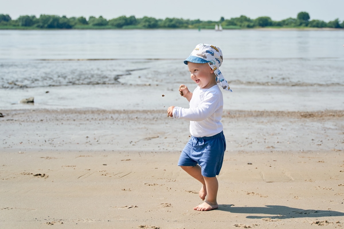 Fotoshooting mit Kind an der Elbe